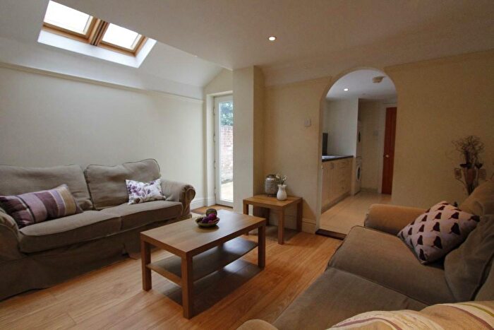 5 Bedroom House To Rent In Middle Street, SO14