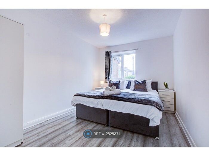 2 Bedroom Flat To Rent In Princess Road, Croydon, CR0