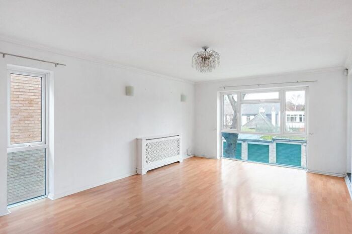 2 Bedroom Flat For Sale In The Avenue, Beckenham, BR3