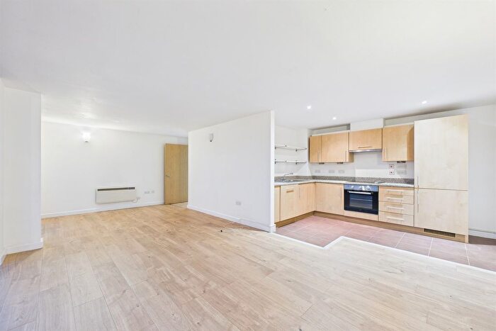 2 Bedroom Flat To Rent In The Hicking Building, Queens Road, NG2