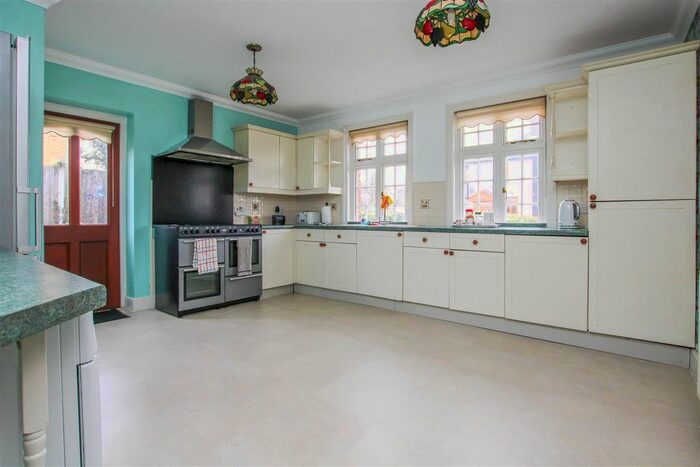 4 Bedroom Detached House For Sale In Great Warley Street, Great Warley, Brentwood, CM13