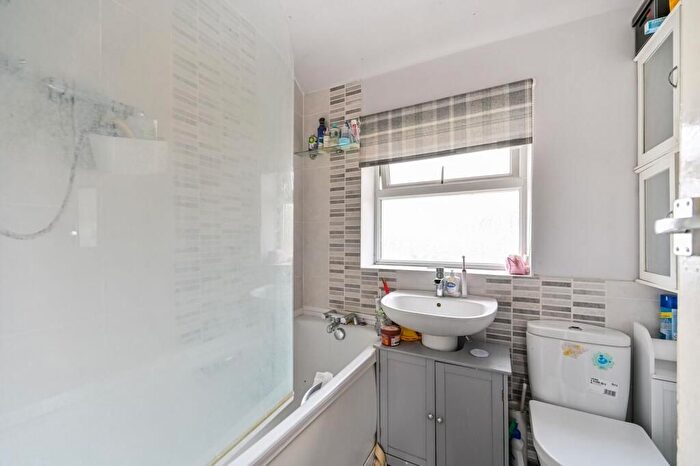2 Bedroom Terraced House To Rent In Slough, SL3