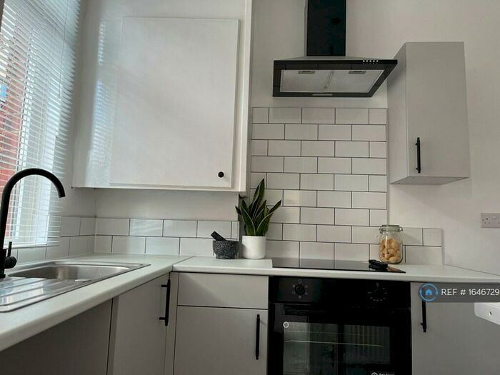 3 Bedroom Terraced House To Rent In Greenock Place, Leeds, LS12