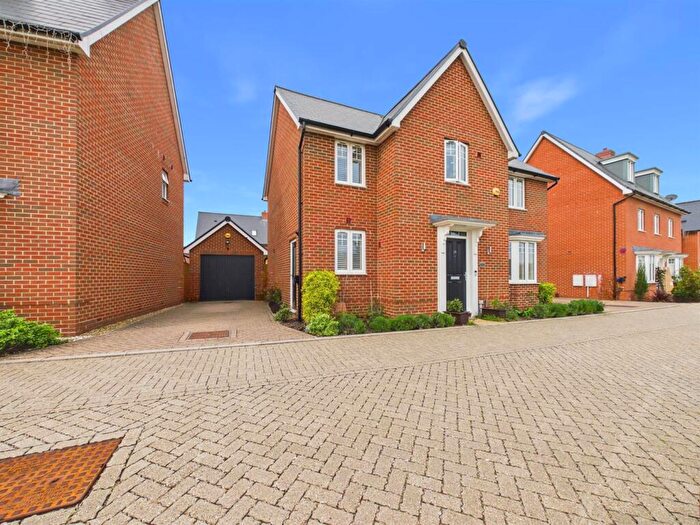 4 Bedroom Detached House For Sale In Marsworth Drive, Kingsbrook, Aylesbury, HP22