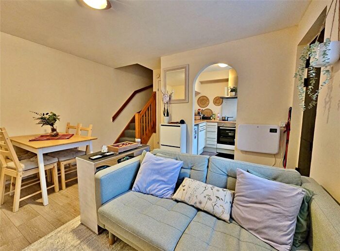 1 Bedroom End Of Terrace House To Rent In Willowmead Close, Woking, Surrey, GU21