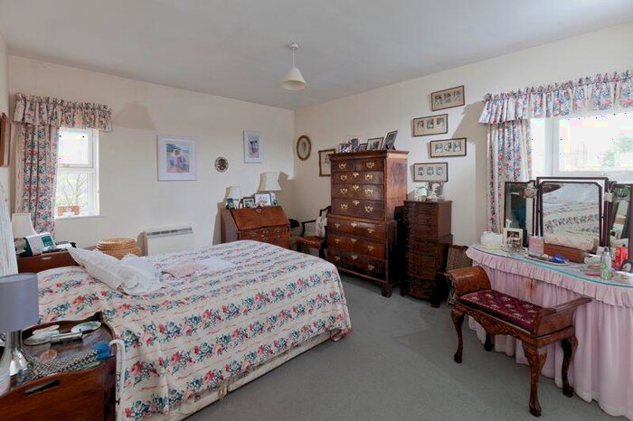 2 Bedroom Retirement Property For Sale In Hays Park, Sedgehill, SP7