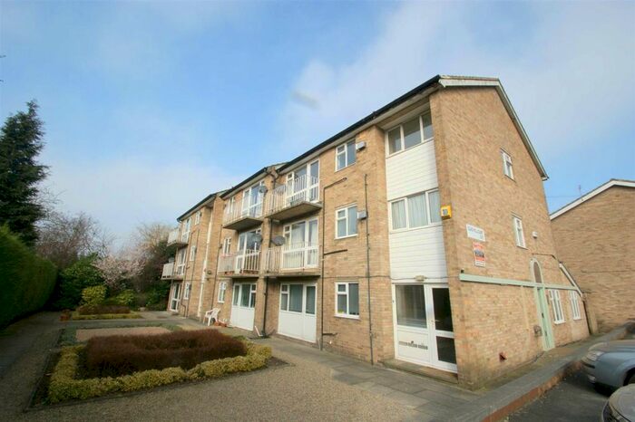 2 Bedroom Flat To Rent In Slaid Hill Court, Alwoodley, Leeds, LS17