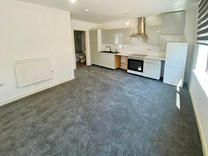 1 Bedroom Flat To Rent In East Road, Ferndale, CF43