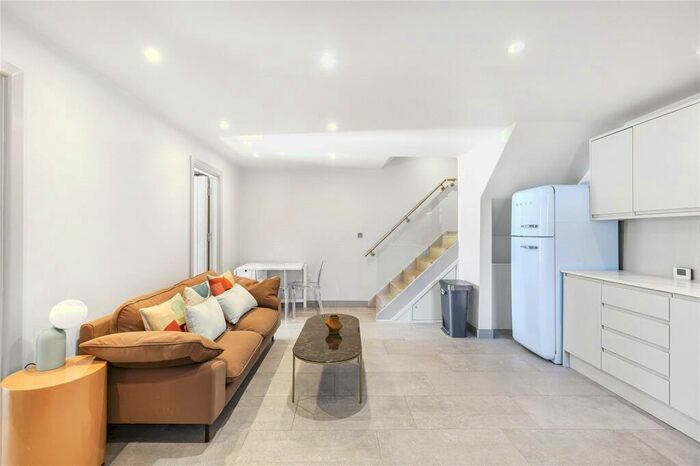 4 Bedroom House To Rent In Friars Mead, London, E14
