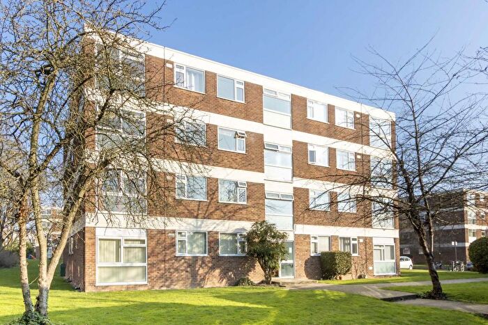 2 Bedroom Flat For Sale In Langham Gardens, Ealing, W13