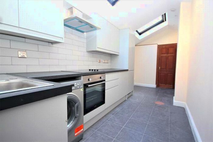 3 Bedroom House To Rent In Goldings Hill, Loughton, Essex, IG10