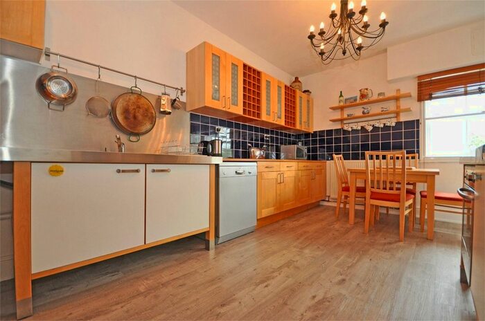 3 Bedroom Flat To Rent In Montpellier Street, Cheltenham, Gloucestershire GL50