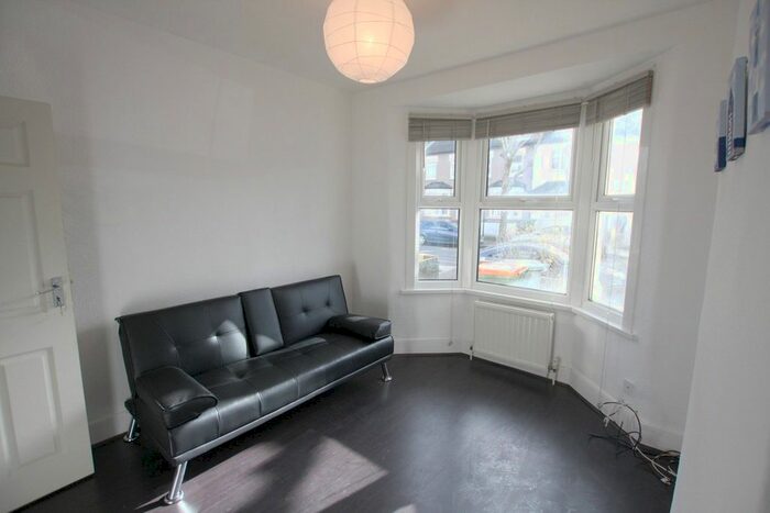 2 Bedroom Terraced House To Rent In New City Road, Plaistow, London E13