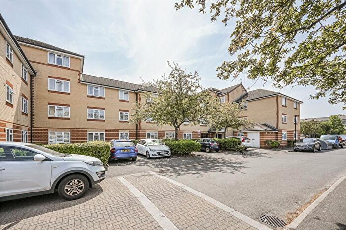 2 Bedroom Apartment For Sale In Bailey Close, London, N11