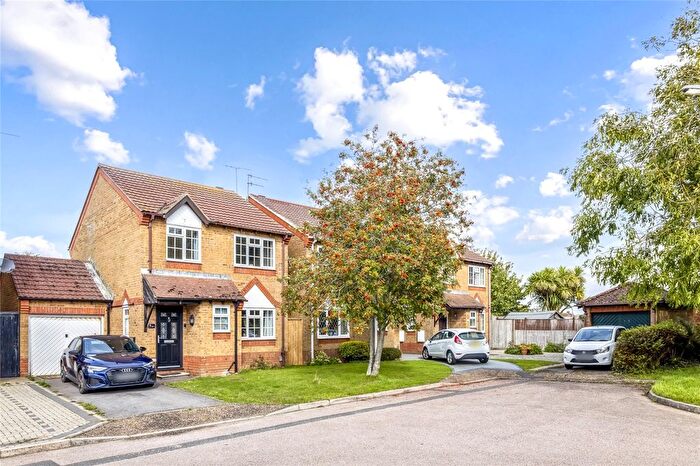 3 Bedroom Detached House For Sale In Glebeside Close, Tarring, Worthing, West Sussex, BN14