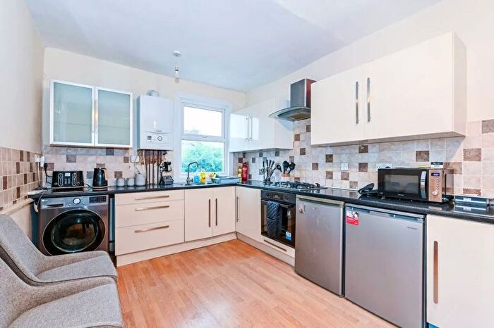 2 Bedroom Flat To Rent In Springfield Road, Tottenham, N15