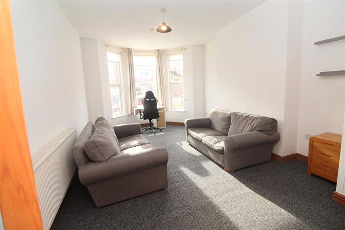 1 Bedroom Flat To Rent In Bryngwyn Road, Newport, NP20