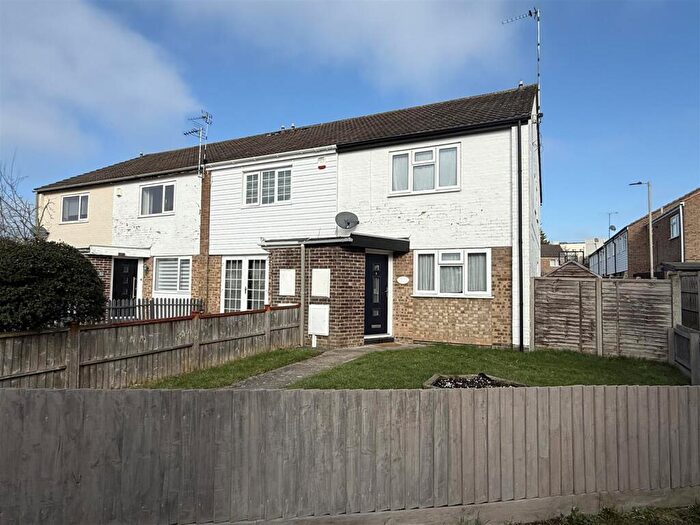 2 Bedroom Town House For Sale In Knightsbridge Road, Glen Parva, Leicester, LE2