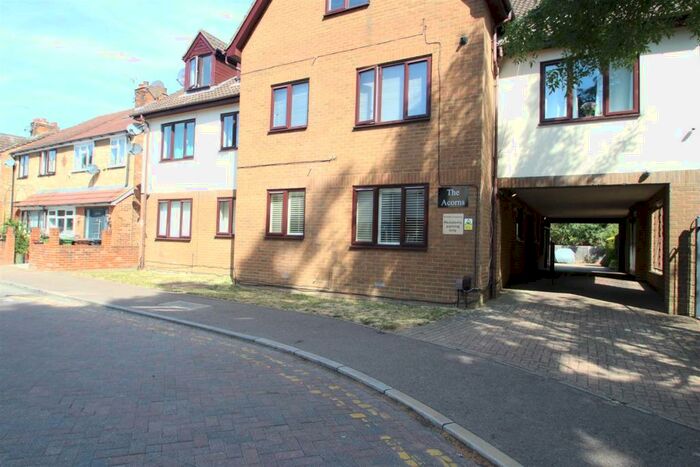 1 Bedroom Flat To Rent In Wynchlands Crescent, St. Albans, AL4