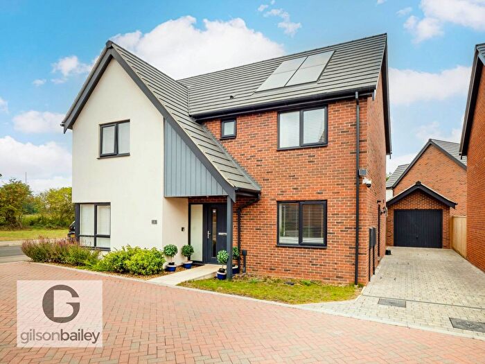 4 Bedroom Detached House For Sale In Bittern Avenue, Brundall, NR13