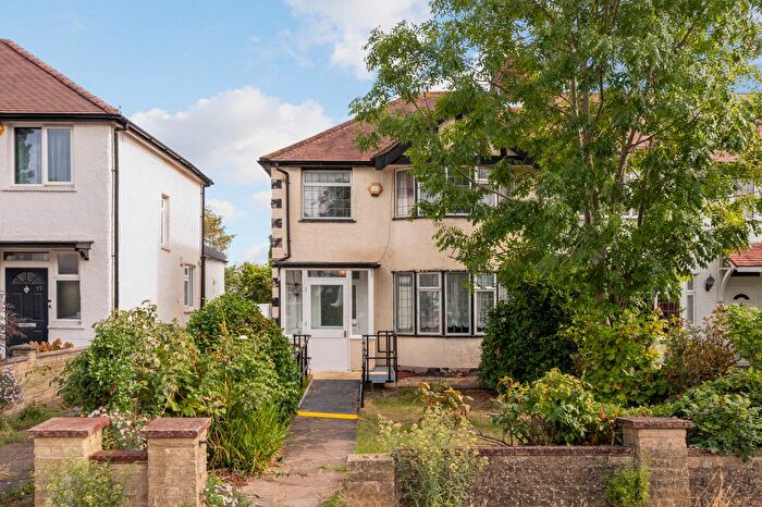 3 Bedroom End Of Terrace House For Sale In Dickerage Road, Kingston Upon Thames, KT1