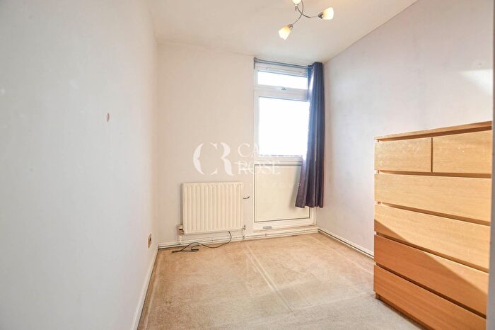3 Bedroom Flat To Rent In St. James's Crescent, London, SW9