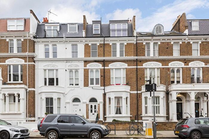 2 Bedroom Flat To Rent In Sinclair Road, London, W14
