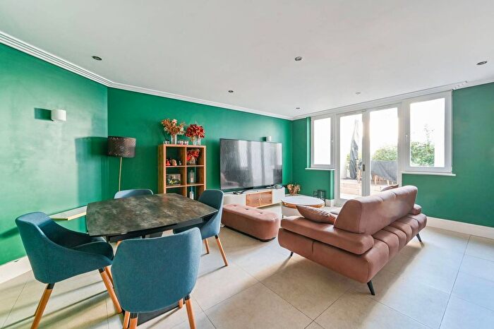 3 Bedroom Flat For Sale In Elgin Avenue, Maida Vale, London, W9