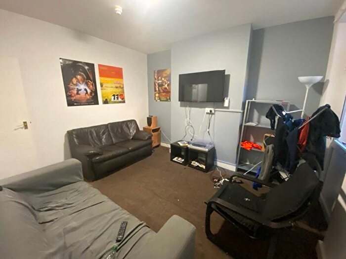 6 Bedroom Semi-Detached House To Rent In Cottesmore Road, Nottingham, NG7