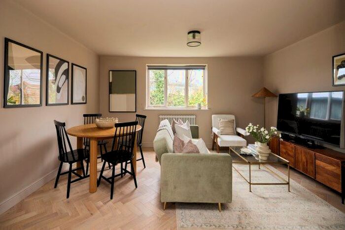 1 Bedroom Flat To Rent In Varsity Drive, Twickenham, TW1