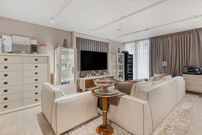 2 Bedroom Flat For Sale In Cork Street, Mayfair, W1S
