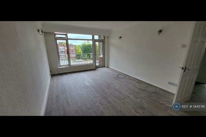 2 Bedroom Flat To Rent In Brooklands Court, Manchester, M8