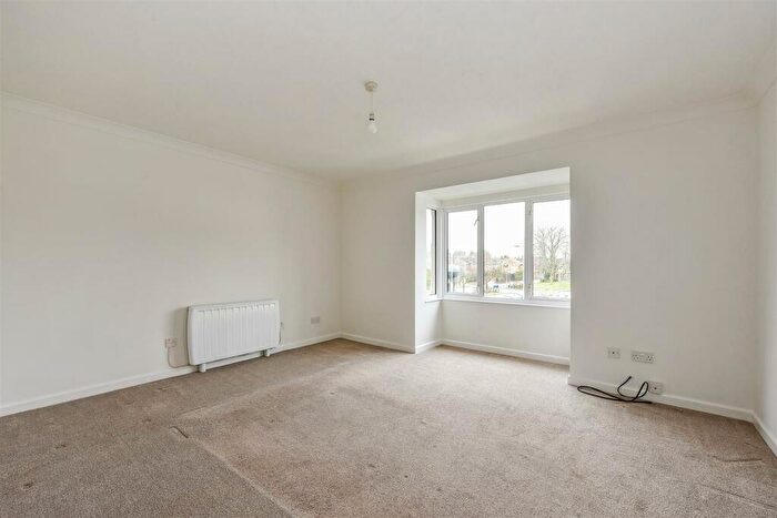 2 Bedroom Flat For Sale In Charlton Road, Andover, SP10