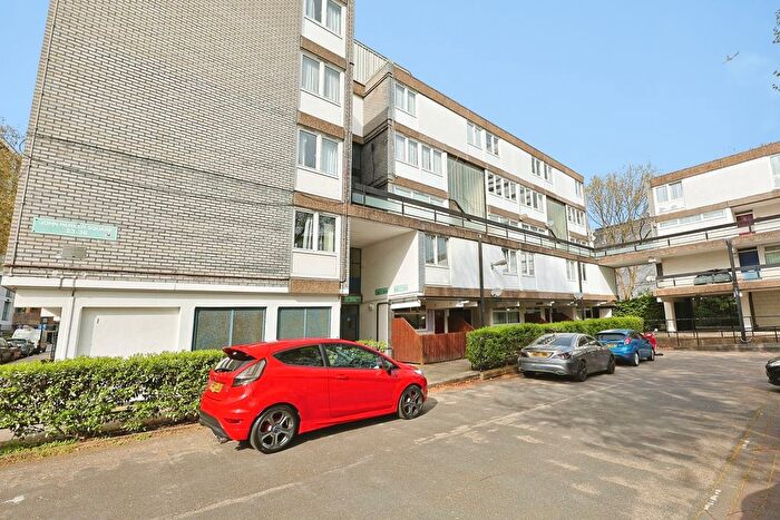 3 Bedroom Flat For Sale In John Parker Square, London, SW11