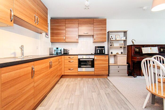 2 Bedroom Flat For Sale In Centenary Plaza, Southampton, SO19