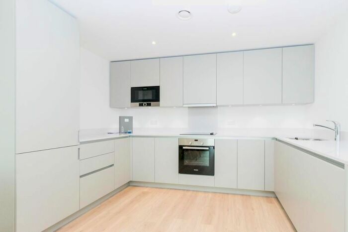 3 Bedroom Flat To Rent In Shackleton Way, London, E16