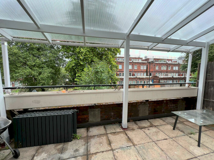 3 Bedroom Flat To Rent In Tanners End Lane, Edmonton, N18