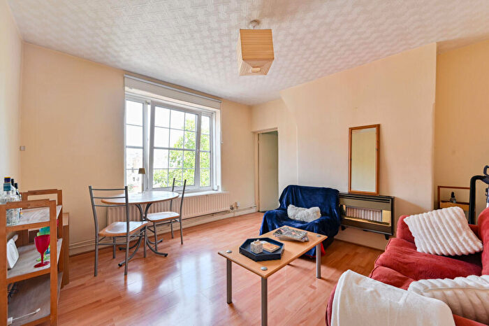 2 Bedroom Flat For Sale In Clayton Street, Oval, London, SE11