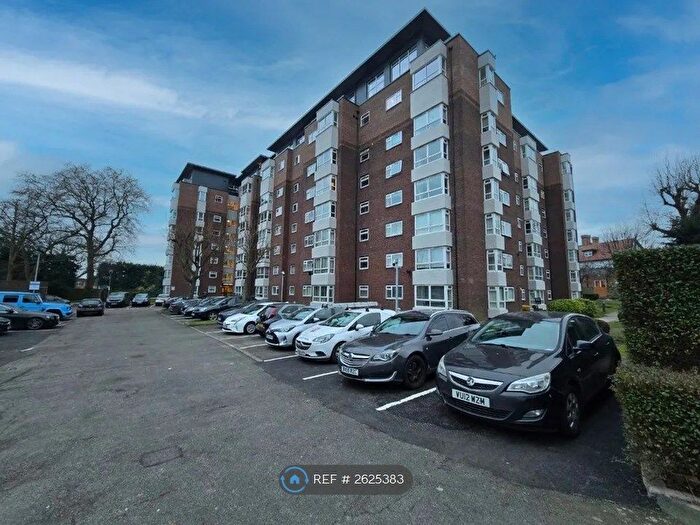 3 Bedroom Flat To Rent In Raffles House, London, NW4