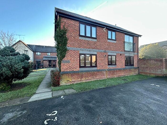 2 Bedroom Apartment For Sale In Horseshoe Close, Waltham Abbey, EN9