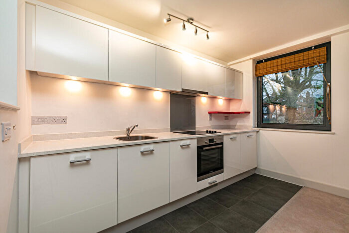 Apartment To Rent In Sheet Street, SL4