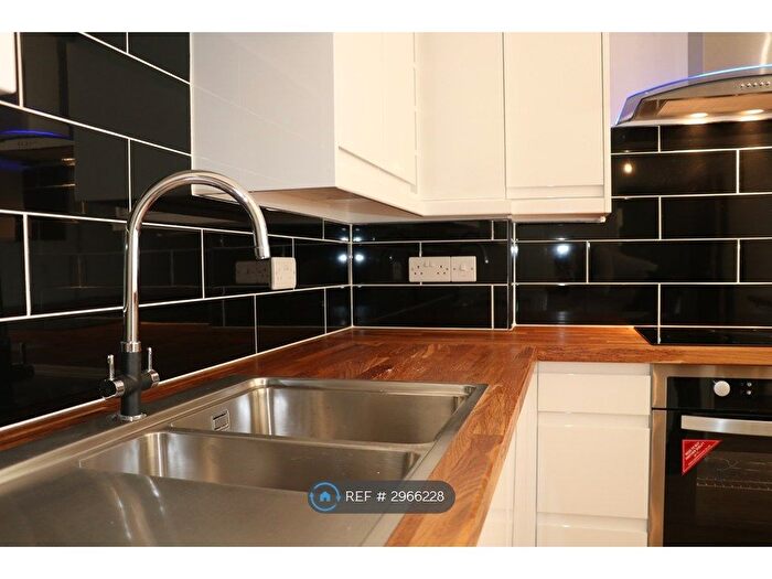 2 Bedroom Flat To Rent In Conitor, Newton Abbot, TQ12