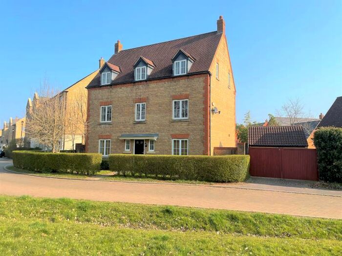 5 Bedroom Detached House To Rent In Tenby Grove, Kingsmead, MK4