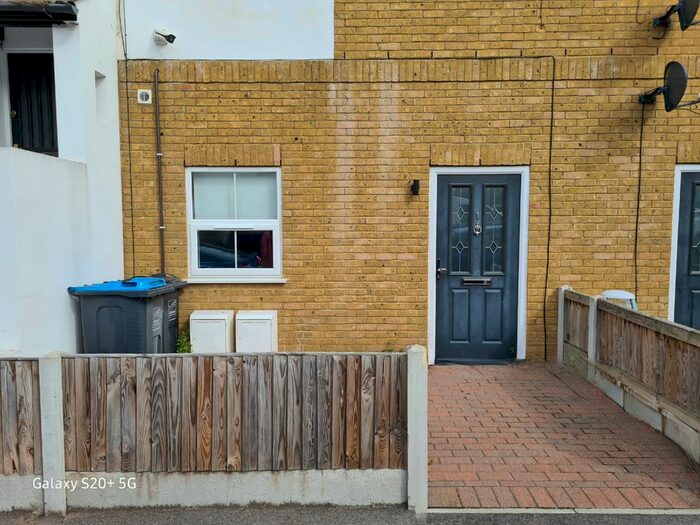 1 Bedroom Flat To Rent In Central Road, Ramsgate, CT11