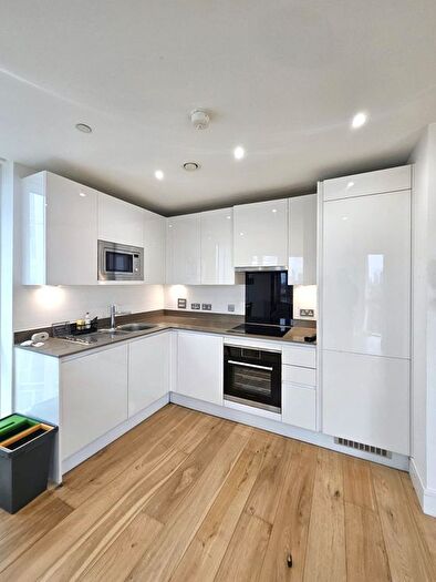 3 Bedroom Flat To Rent In Sky View Tower, High Street, London, E15