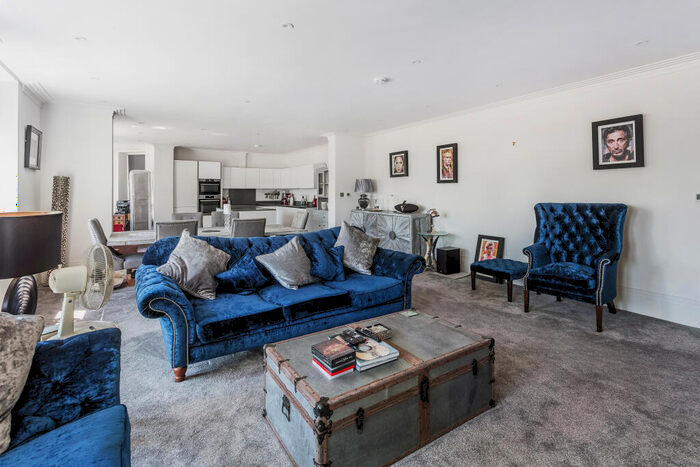 2 Bedroom Apartment To Rent In Ref: Sm - Horsehill, Norwood Hill, RH6