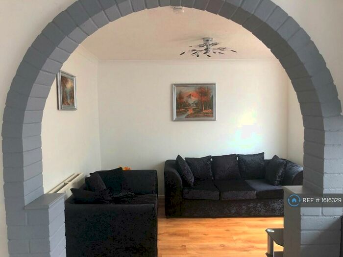 4 Bedroom Terraced House To Rent In Glenwood, Bracknell, RG12