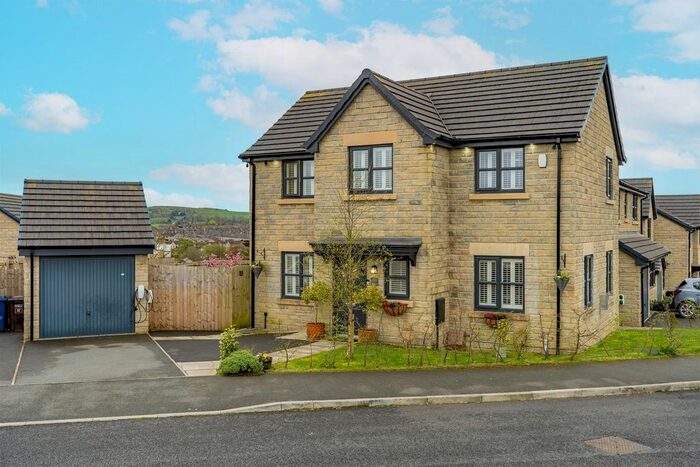 4 Bedroom Detached House For Sale In Windermere Avenue, Colne, BB8