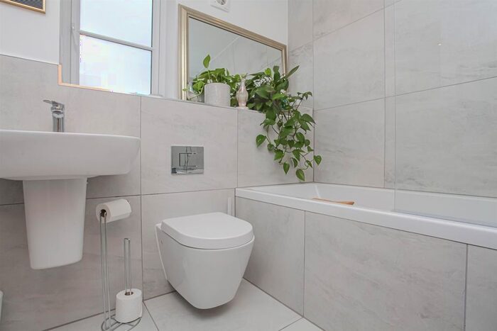2 Bedroom Flat To Rent In Chapel Street, Bicester, OX26