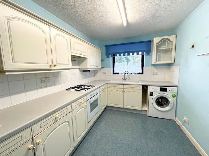 2 Bedroom Flat For Sale In Victoria Avenue, Shanklin, PO37